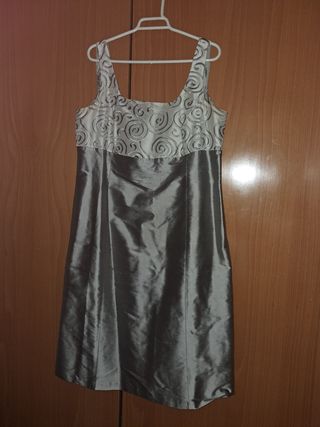 Traje  .
tela seda salvaje .