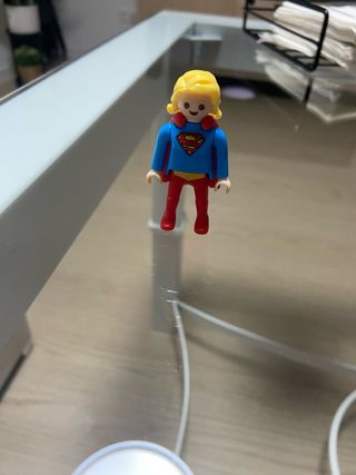 Playmobil SuperGirl Huevo Kinder