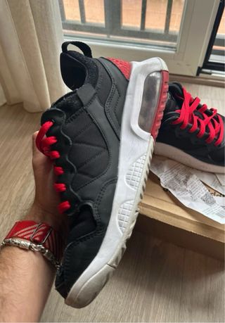 Zapatillas Jordan MA2 Negras y Rojas