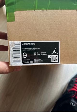Zapatillas Jordan MA2 Negras y Rojas