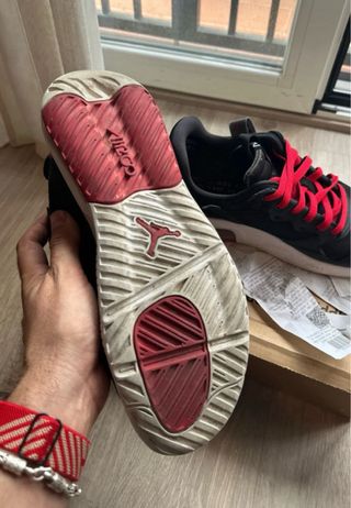 Zapatillas Jordan MA2 Negras y Rojas