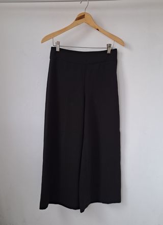 Pantalón cropped negro