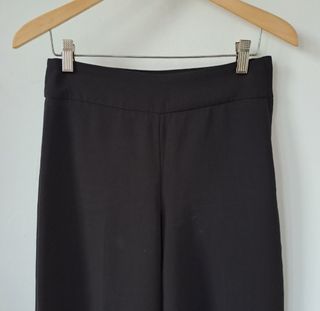 Pantalón cropped negro