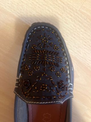 Leirong Mocasines Marrones con Detalles Dorados