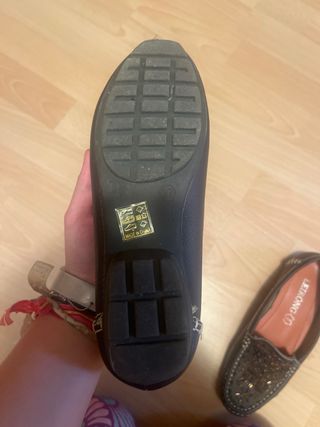 Leirong Mocasines Marrones con Detalles Dorados