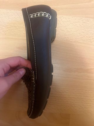 Leirong Mocasines Marrones con Detalles Dorados