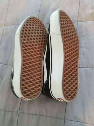 Zapatillas Vans Old Skool Negras y Blancas
