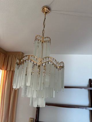 Lámpara colgante dorada de cristal