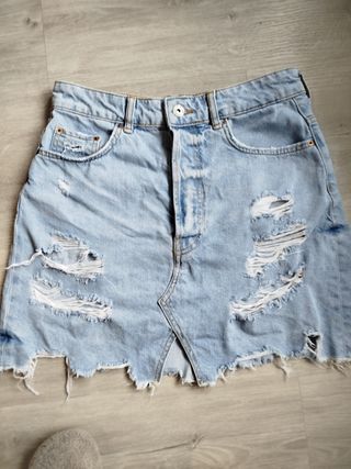 Falda vaquera Bershka desgastada talla M