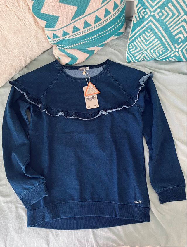 Sudadera vaquera con volantes