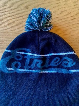 Gorro Etnies azul y  gris con pompón