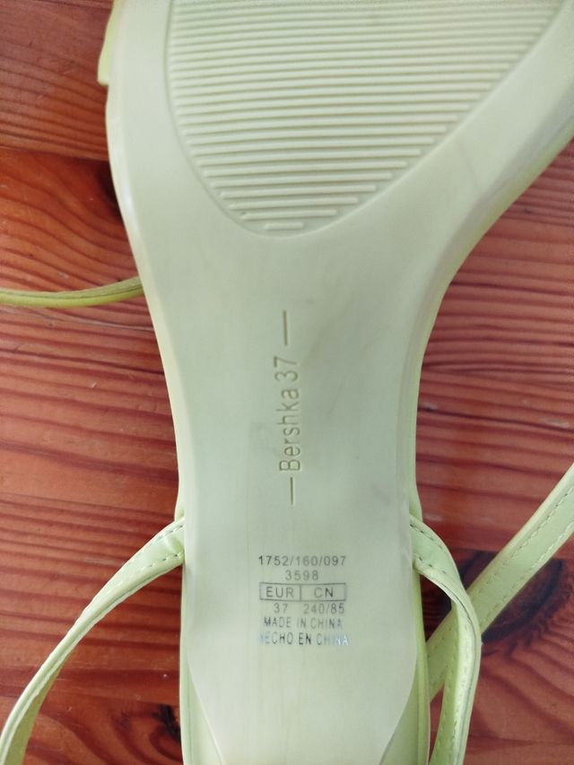 Sandalias Bershka verdes talla 37