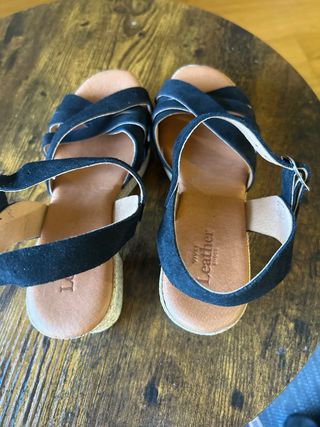 Sandalia de tacón negra 