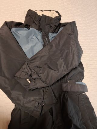 Mono de nieve para niño.
