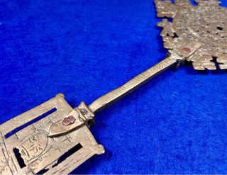 Antigua Cruz procesional etíope en bronce de 37cm