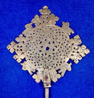 Antigua Cruz procesional etíope en bronce de 37cm