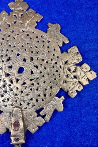 Antigua Cruz procesional etíope en bronce de 37cm