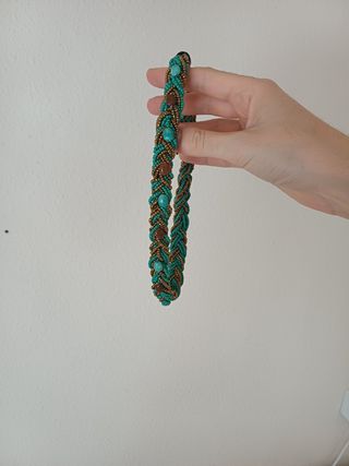 Collar étnico dorado y turquesa