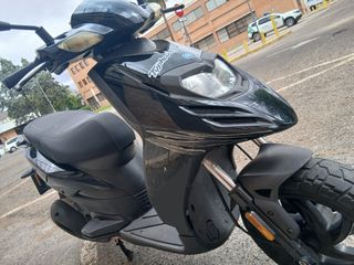 Piaggio Typhoon 125 Scooter. Poco uso.