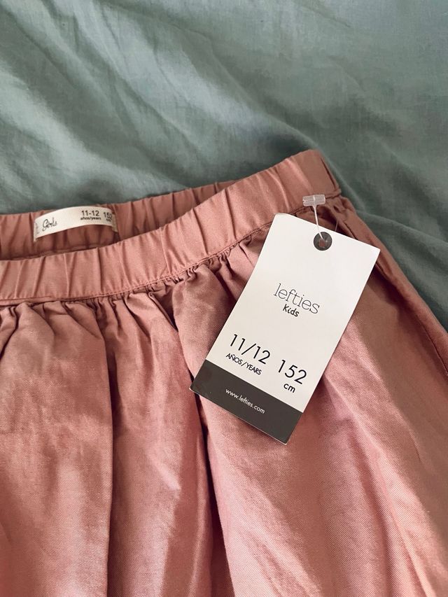 Falda rosa con bordado