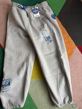 Pantalón chándal Bershka oversize gris