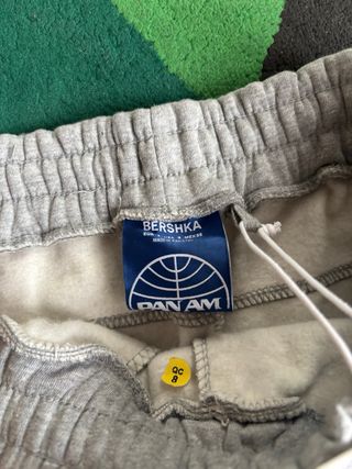 Pantalón chándal Bershka oversize gris