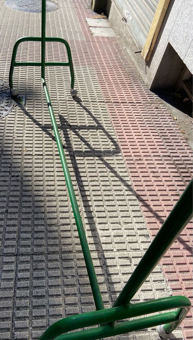 Cabide de Porta Burros em Metal Verde