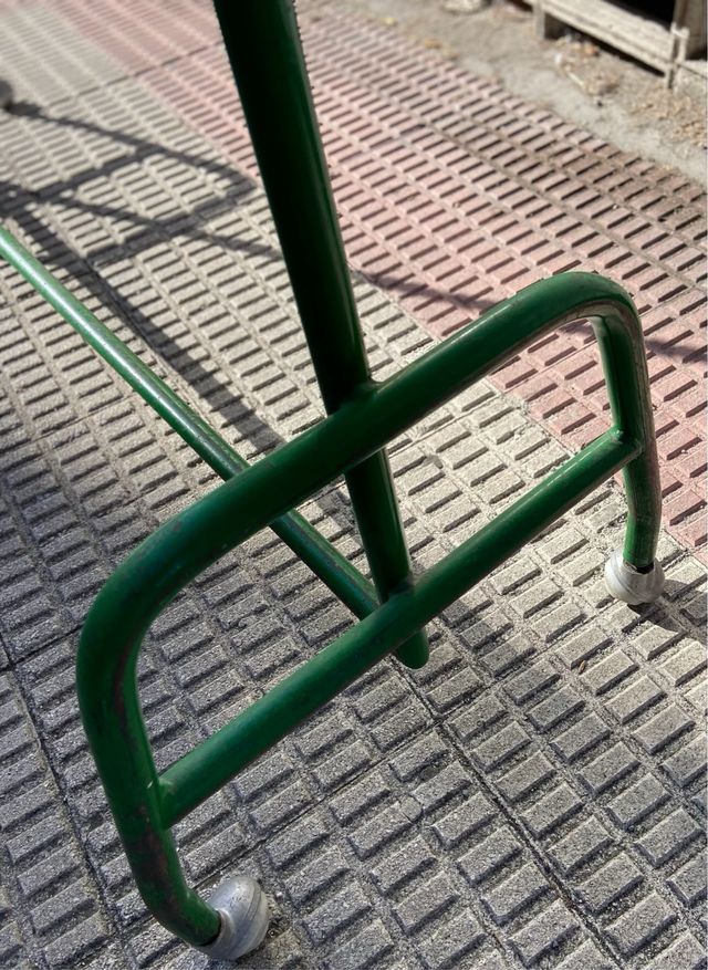 Cabide de Porta Burros em Metal Verde