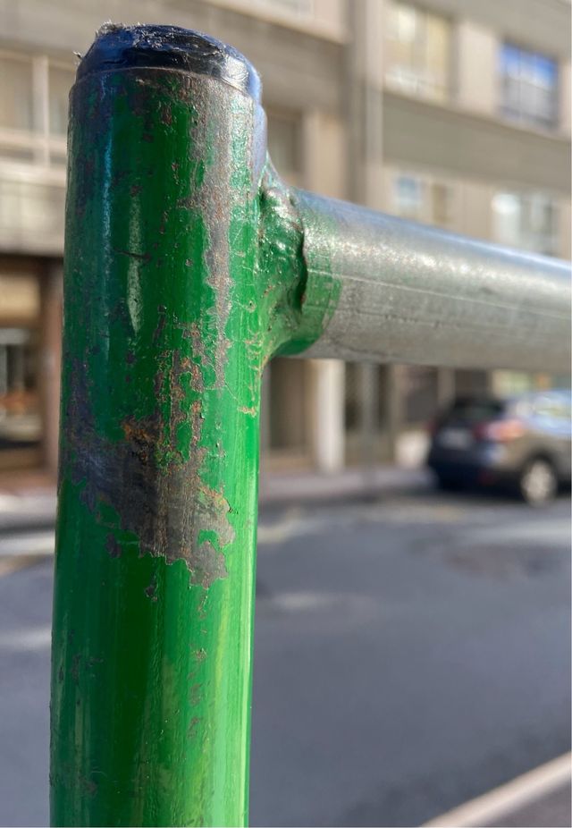 Cabide de Porta Burros em Metal Verde