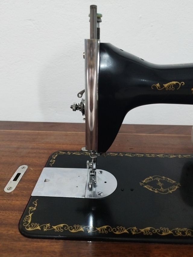 Máquina de coser antigua ALFA