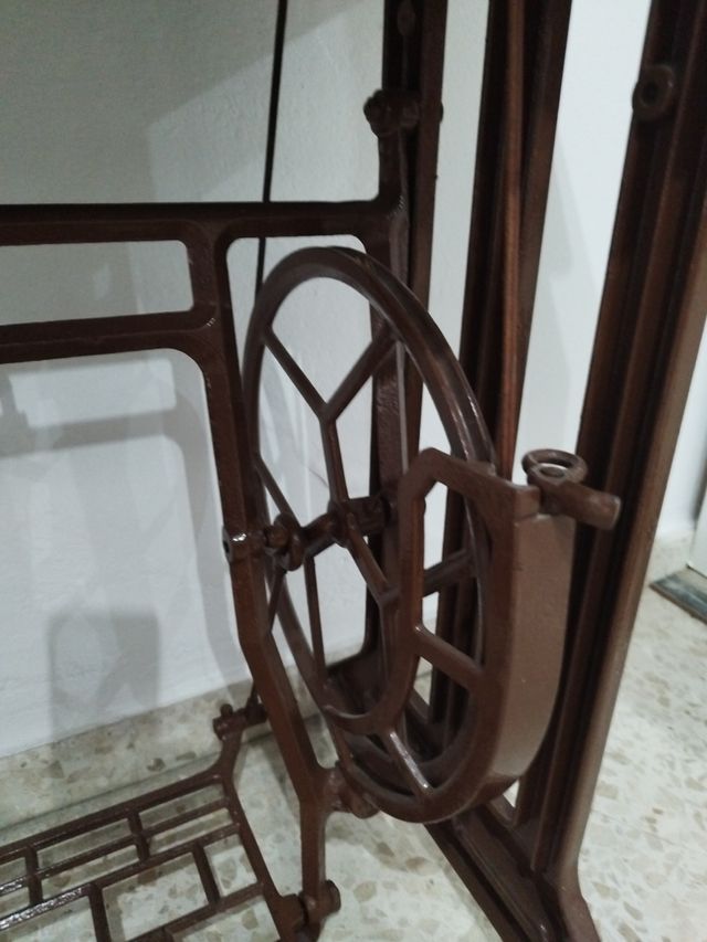 Máquina de coser antigua ALFA