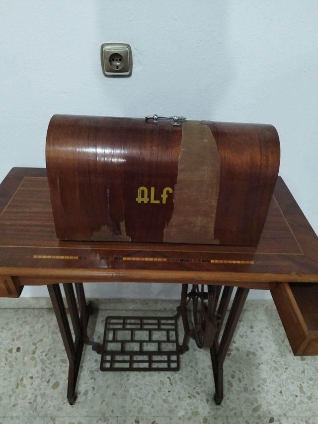 Máquina de coser antigua ALFA