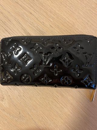 Cartera Louis Vuitton charol negro