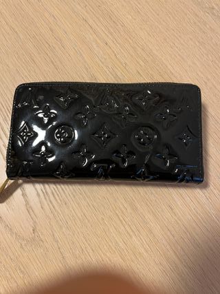 Cartera Louis Vuitton charol negro