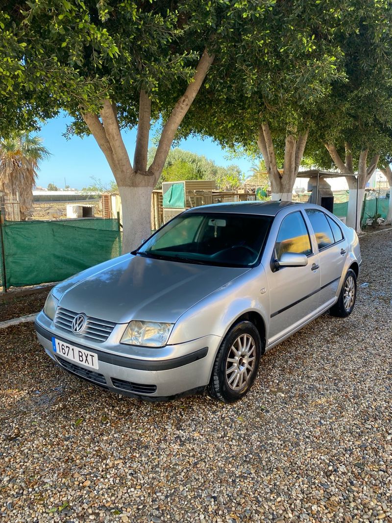 Volkswagen Bora 2002 - foto 1