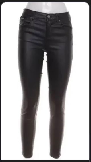 Pantalones pitillo cuero Stradivarius negros