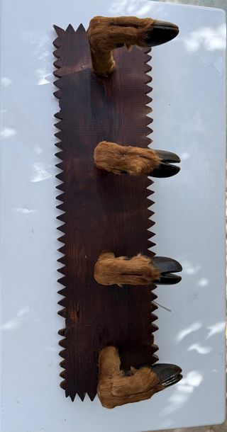 Percha 4 pezuñas madera