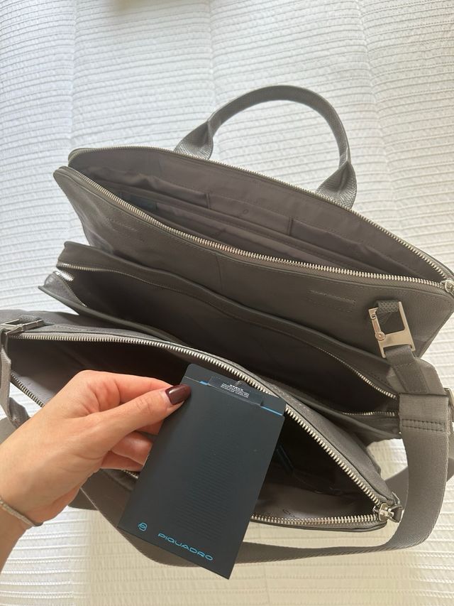 Maletín Piquadro Gris Piel