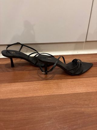 Sandalias tacón Zara negras