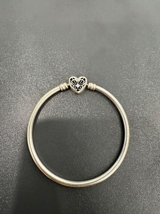 Pulsera Pandora Corazón Plata
Incluye caja regalo 