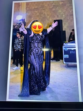 Vestido negro elegante con encaje