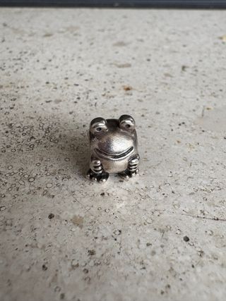 Abalorio Pandora Plata Rana