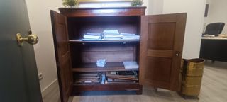 Mueble recibidor antiguo de madera