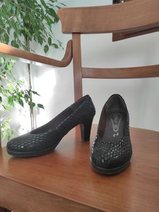 Zapato de salón negro mujer