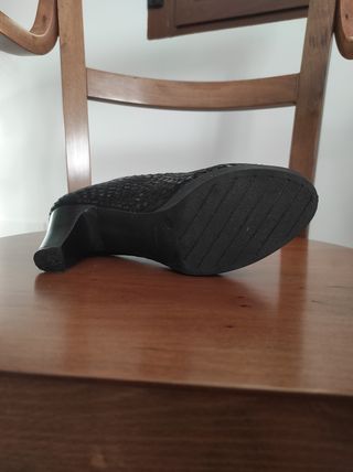 Zapato de salón negro mujer