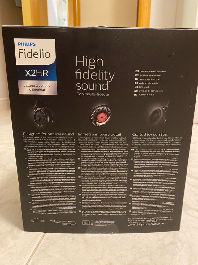 Auriculares Philips Fidelio sin usar