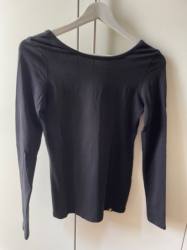 Maglia nera maniche lunghe con fiocco