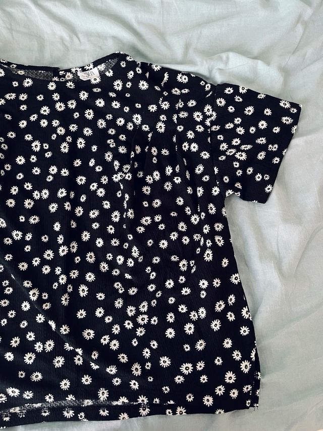Blusa Zara flores blancas talla S