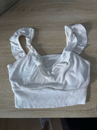 Top blanco con volantes