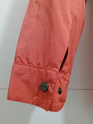 Gabardina naranja con cordón